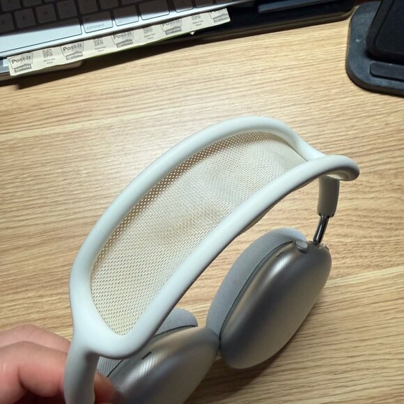 Apple AirPod Max - White with case - Picture 4 of 10